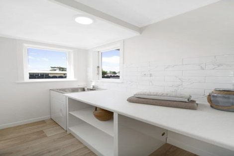 Photo of property in 7 Tarata Crescent, Mangere Bridge, Auckland, 2022