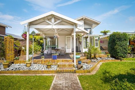 Photo of property in 11 Lemnos Place, Titirangi, Auckland, 0604