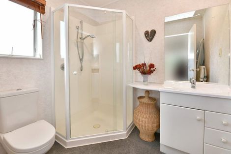 Photo of property in 188 Lakeside Drive, Orewa, 0931