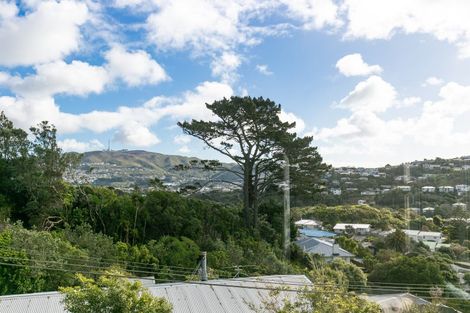 Photo of property in 9 Lomond Street, Newlands, Wellington, 6037