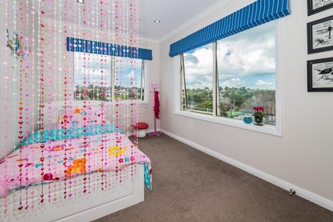 Photo of property in 32 Becroft Drive, Forrest Hill, Auckland, 0620