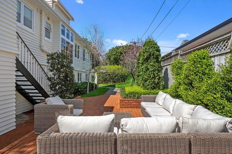 Photo of property in 102a Kitchener Road, Milford, Auckland, 0620