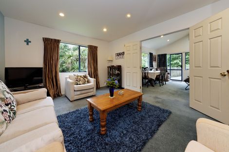 Photo of property in 35 Chamari Close, Titirangi, Auckland, 0604