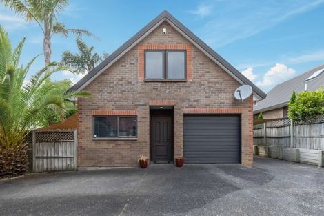 Photo of property in 37 Fields Parade, Oteha, Auckland, 0632