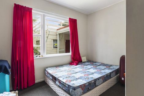 Photo of property in 19 Akaroa Drive, Maupuia, Wellington, 6022