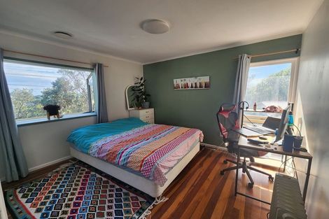 Photo of property in 92 Ruskin Road, Newlands, Wellington, 6037