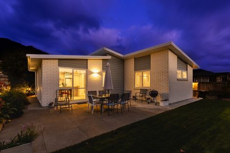 Photo of property in 23 Mahia Lane, Waikanae, 5036