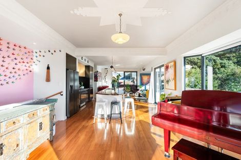 Photo of property in 32 Rona Street, Eastbourne, Lower Hutt, 5013
