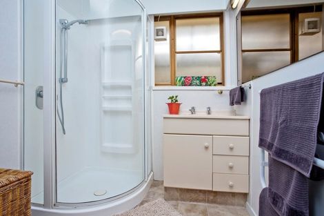 Photo of property in 2/175 Birkenhead Avenue, Birkenhead, Auckland, 0626