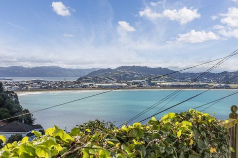 Photo of property in 11 Hungerford Road, Lyall Bay, Wellington, 6022