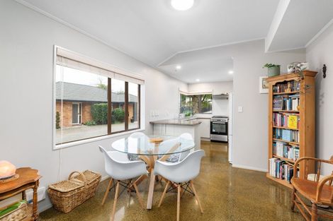 Photo of property in 10 Castle Way, Beckenham, Christchurch, 8023