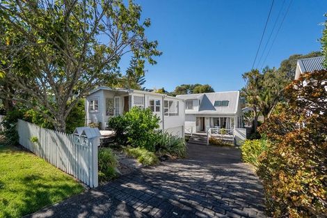 Photo of property in 27 Hastings Parade, Devonport, Auckland, 0624