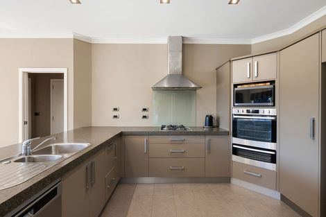 Photo of property in 20 Gibbston Close, Huntington, Hamilton, 3210