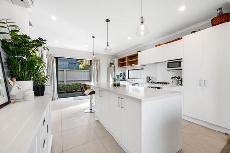Photo of property in 13 Maureen Close, East Tamaki Heights, Auckland, 2016