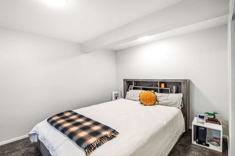 Photo of property in 10 Glen Vista Place, Bayview, Auckland, 0629