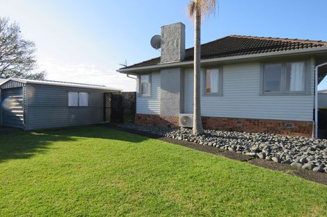 Photo of property in 1/4 Shamrock Lane, Te Atatu Peninsula, Auckland, 0610