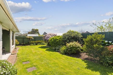 Photo of property in 50b Rewarewa Crescent, Waikanae, 5036