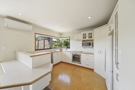 Photo of property in 93a Botany Road, Botany Downs, Auckland, 2010