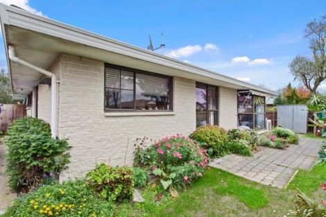 Photo of property in 37 Karnak Crescent, Russley, Christchurch, 8042