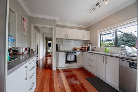 Photo of property in 17 Margan Avenue, New Lynn, Auckland, 0600
