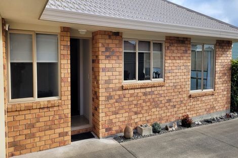 Photo of property in 15 Balmerino Grove, Waikanae, 5036