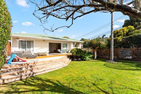 Photo of property in 1/296 Wairau Road, Glenfield, Auckland, 0629