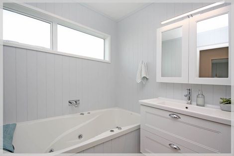 Photo of property in 10a Pratt Avenue, Foxton Beach, Foxton, 4815