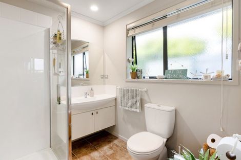 Photo of property in 5 Seabreeze Place, Papamoa Beach, Papamoa, 3118
