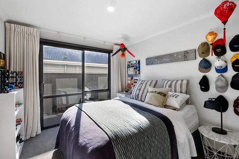 Photo of property in 12 Autere Street, Strandon, New Plymouth, 4312
