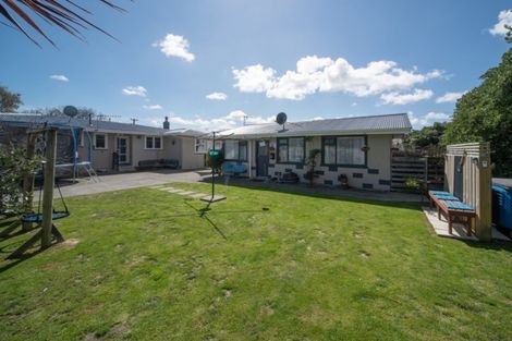 Photo of property in 33 Peters Avenue, Cloverlea, Palmerston North, 4412