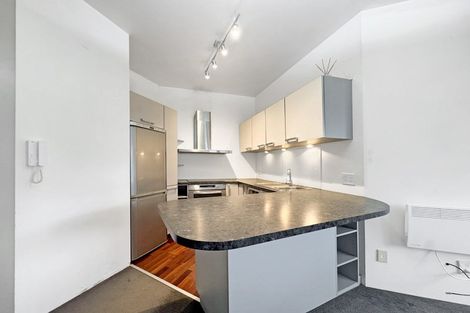 Photo of property in Endeavour Apartments, 19/125u Thorndon Quay, Pipitea, Wellington, 6011