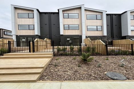 Photo of property in 5 Paetai Lane, Te Atatu Peninsula, 0610