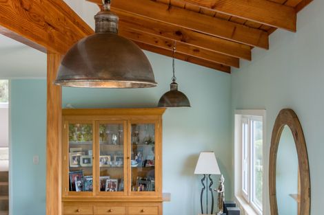 Photo of property in 24 Deirdre Place, Titirangi, Auckland, 0604