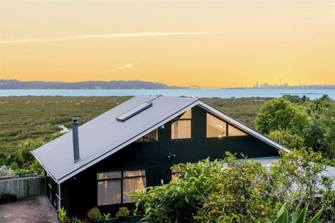 Photo of property in 44 Rewarewa Road, Te Atatu Peninsula, Auckland, 0610