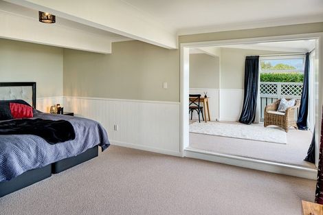 Photo of property in 9 Mana View Road, Paremata, Porirua, 5026