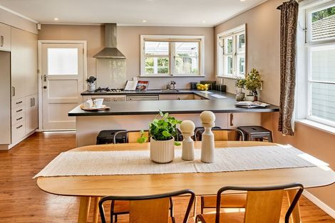 Photo of property in 48 Kiwi Crescent, Tawa, Wellington, 5028