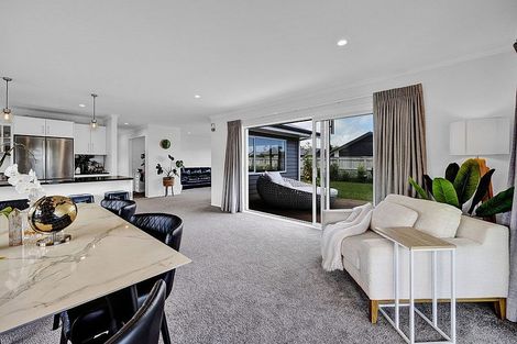 Photo of property in 7 Cross Street, Lepperton, New Plymouth, 4373