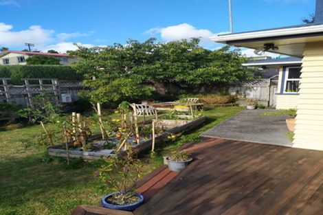 Photo of property in 5 Kendal Place, Merrilands, New Plymouth, 4312