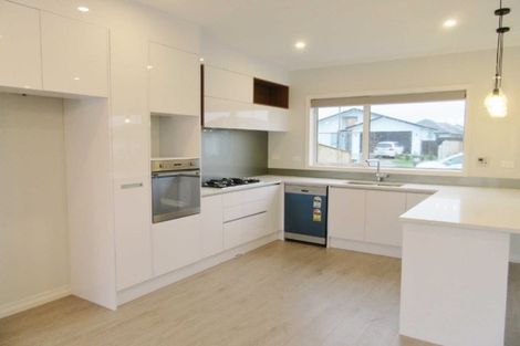 Photo of property in 12 Brumbie Way, Karaka, Papakura, 2113