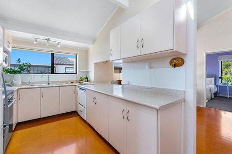 Photo of property in 24 Majesty Place, Half Moon Bay, Auckland, 2012