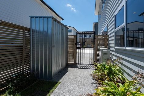 Photo of property in 20u2 Glanmire Road, Newlands, Wellington, 6037