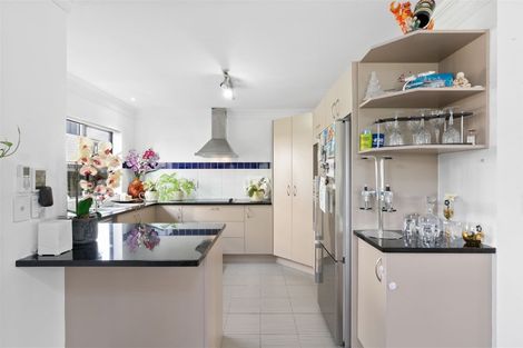 Photo of property in 36 Kenderdine Road, Papatoetoe, Auckland, 2025