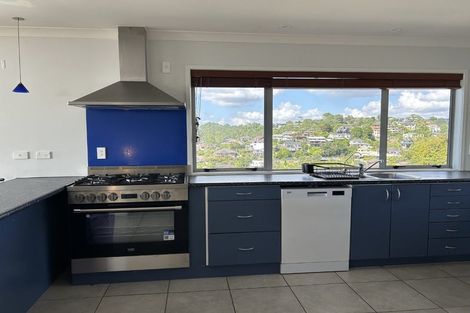 Photo of property in 7 Shearwater Rise, Rothesay Bay, Auckland, 0630