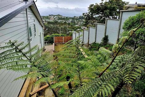 Photo of property in 9 Salford Street, Newlands, Wellington, 6037