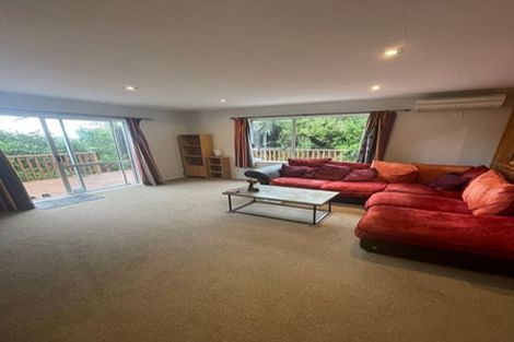 Photo of property in 30b Cheltenham Terrace, Newlands, Wellington, 6037