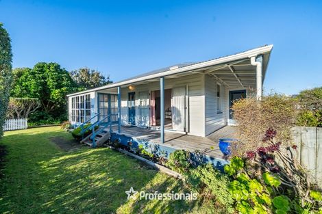 Photo of property in 124 Tutere Street, Waikanae Beach, Waikanae, 5036