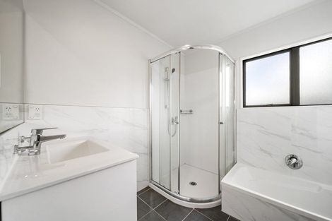 Photo of property in 2/109 Target Road, Totara Vale, Auckland, 0629