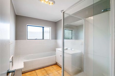 Photo of property in 10 Glen Vista Place, Bayview, Auckland, 0629