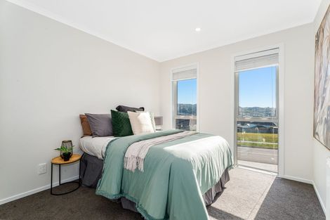 Photo of property in 115a Queen Charlotte Drive, Aotea, Porirua, 5024