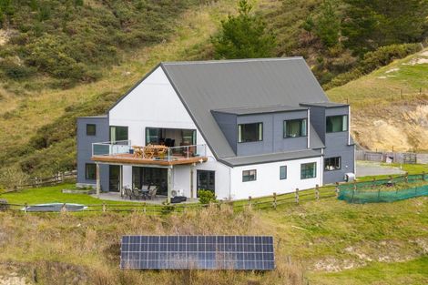 Photo of property in 21 Rochfort Road, Kahuranaki, Havelock North, 4295